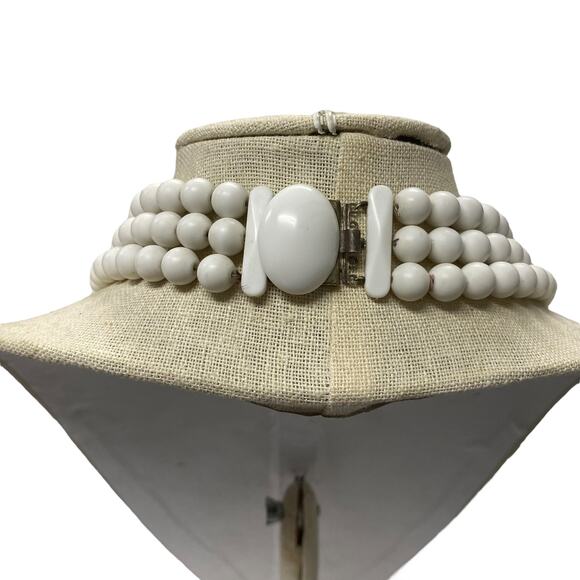 Vintage White Beaded 80s Statement Necklace - Picture 5 of 6